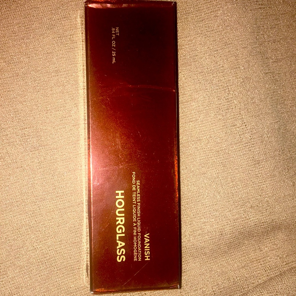 Hourglass vanish foundation